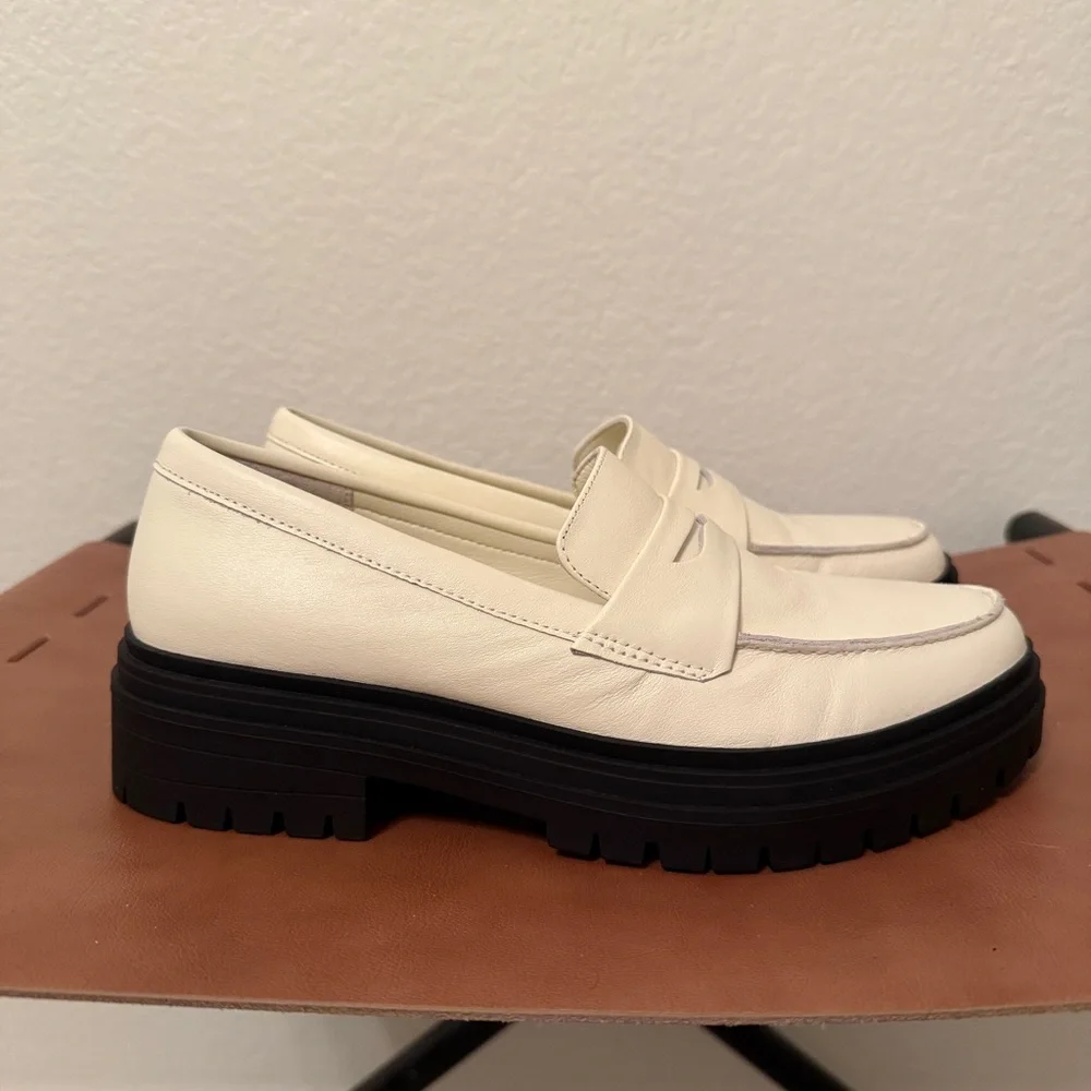 Quince| EUC Women’s Size 7 Cream Loafers with Black Soles - Picture 6 of 14